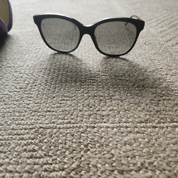 BRAND NEW GUGGI SUNGLASSES NEVER WARN WITH CASE - Picture 6 of 10